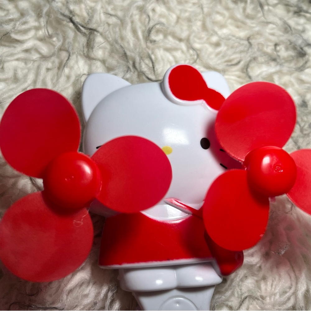Hello Kitty Handheld Fan - Picture 3 of 3